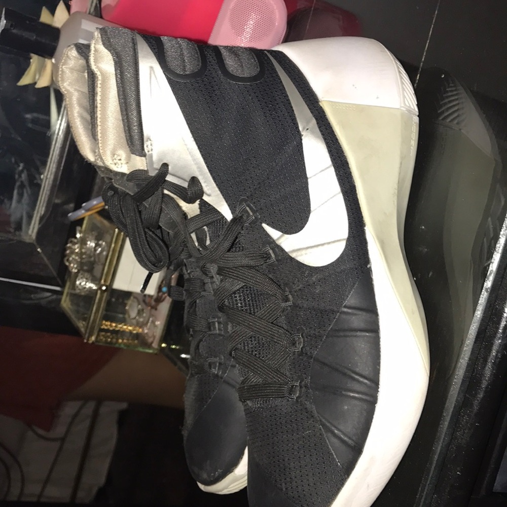 Basketball shoes